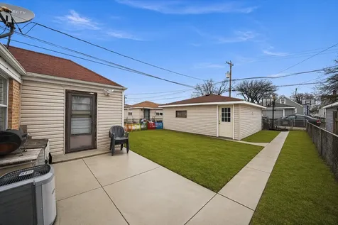 33 49TH Avenue Bellwood IL 60104