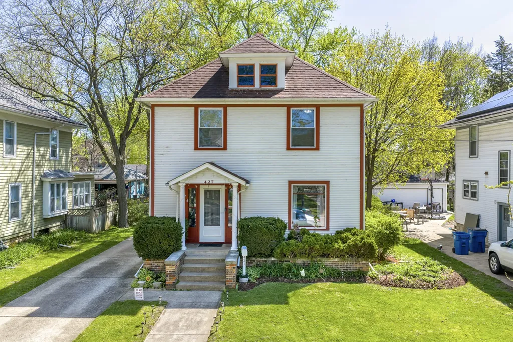 427 Grand Avenue Aurora IL 60506