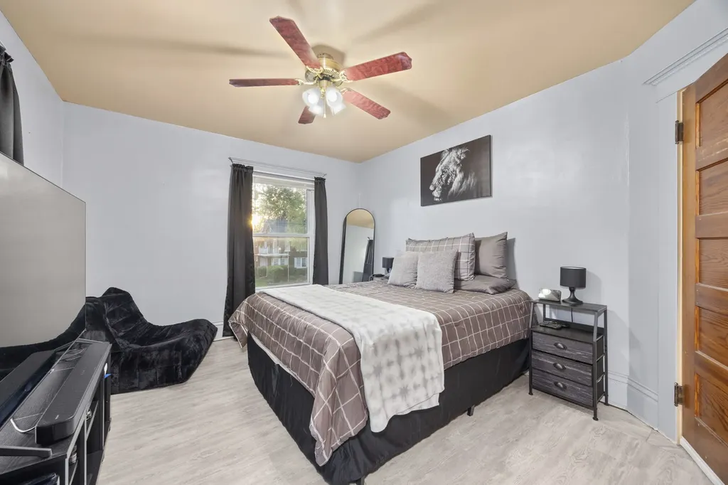 427 Grand Avenue Aurora IL 60506