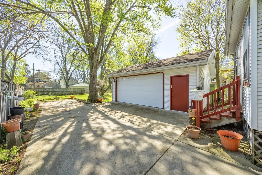427 Grand Avenue Aurora IL 60506