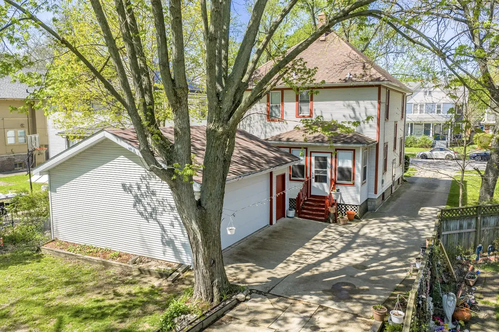 427 Grand Avenue Aurora IL 60506