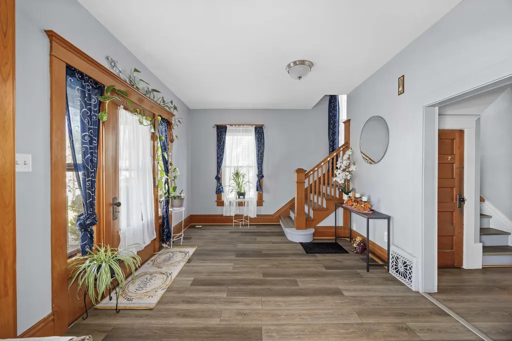 427 Grand Avenue Aurora IL 60506