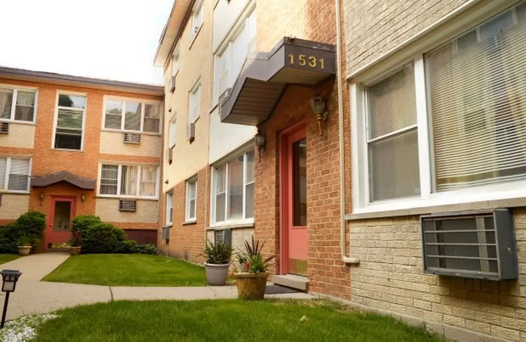1531 West Sherwin Avenue Chicago IL 60626