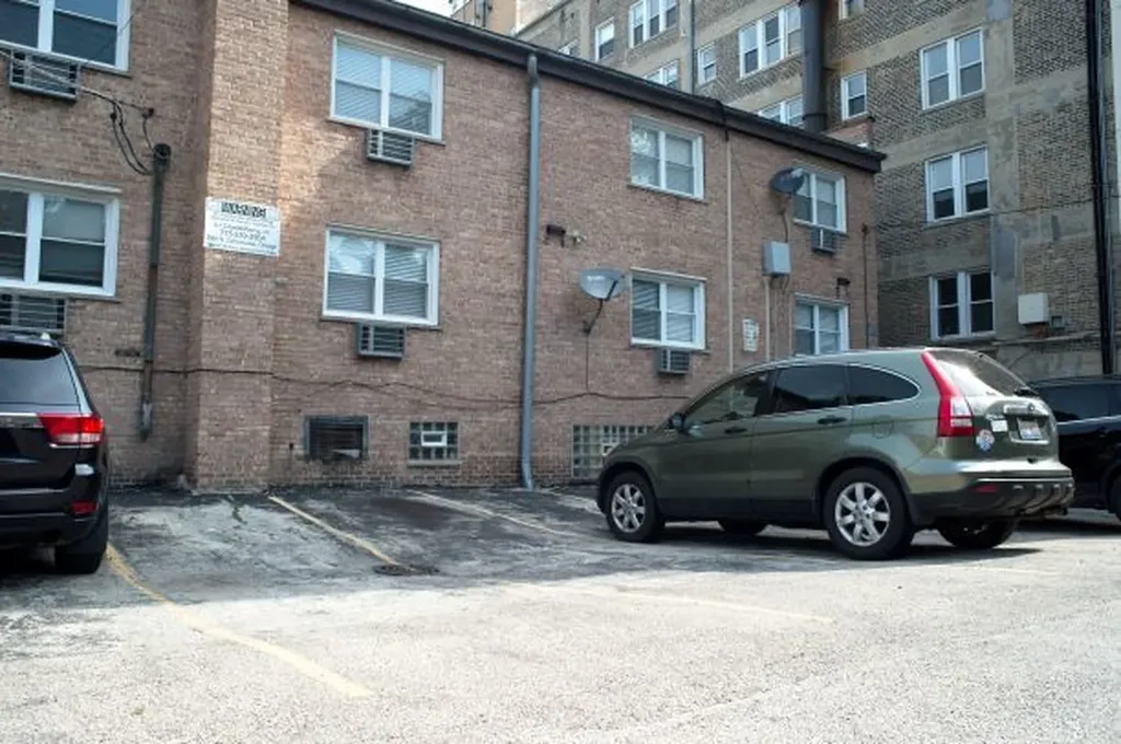 1531 West Sherwin Avenue Chicago IL 60626