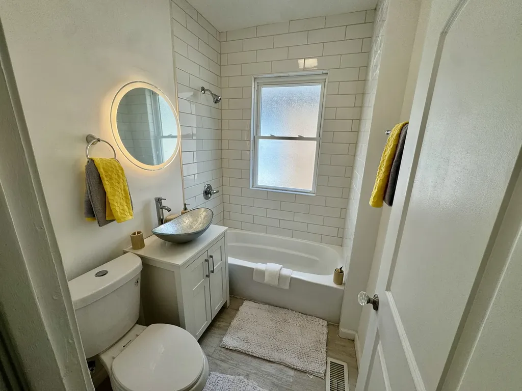8445 South May Street Chicago IL 60620