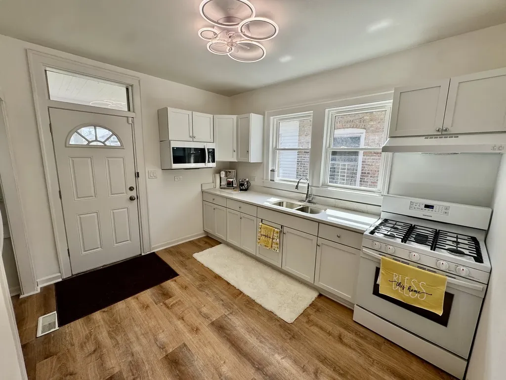 8445 South May Street Chicago IL 60620
