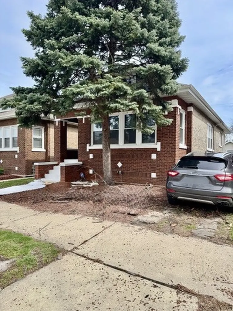 8445 South May Street Chicago IL 60620