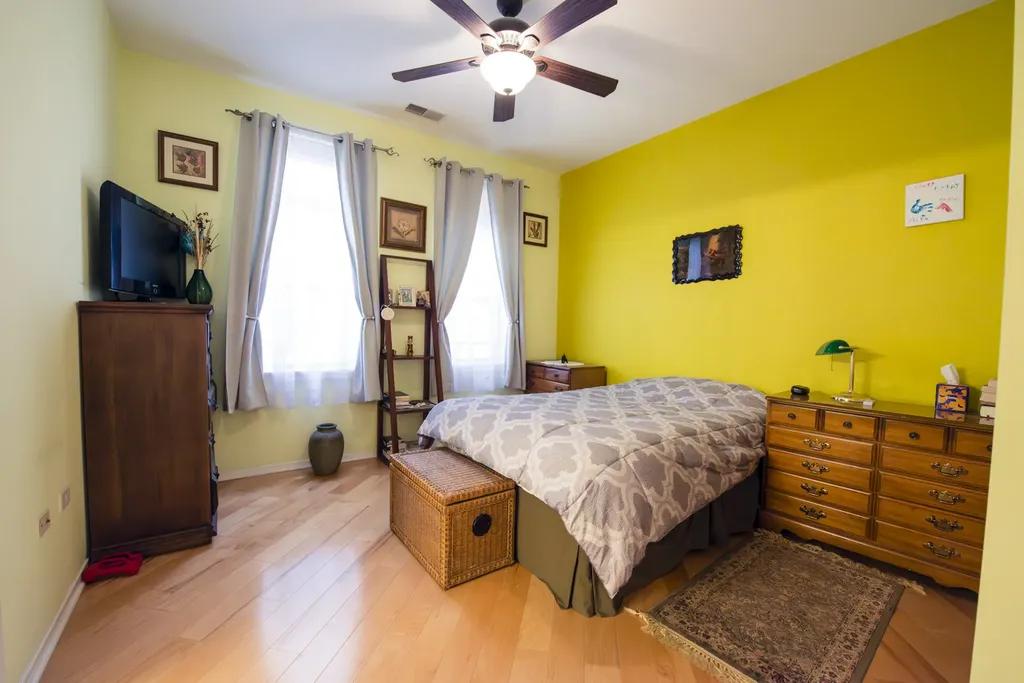 2933 North Clybourn Avenue Chicago IL 60618