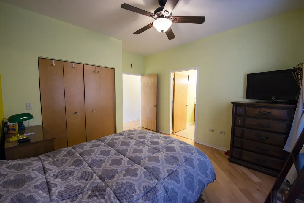 2933 North Clybourn Avenue Chicago IL 60618