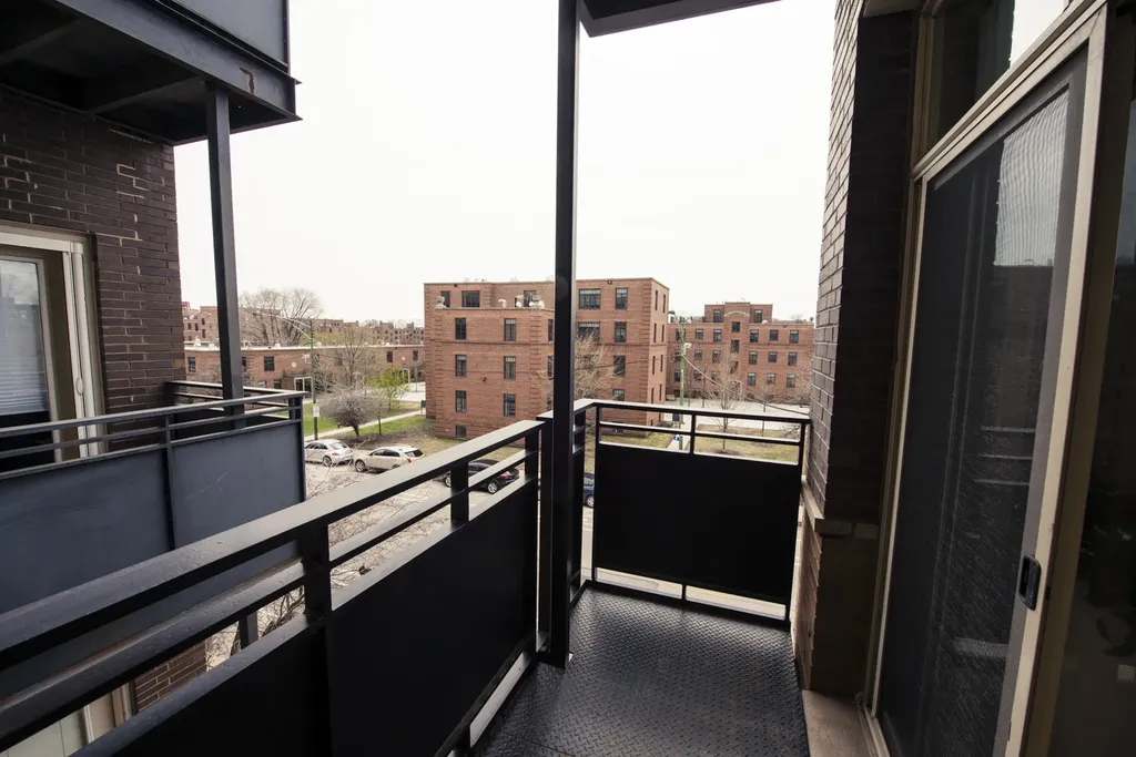 2933 North Clybourn Avenue Chicago IL 60618