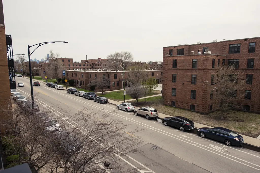 2933 North Clybourn Avenue Chicago IL 60618