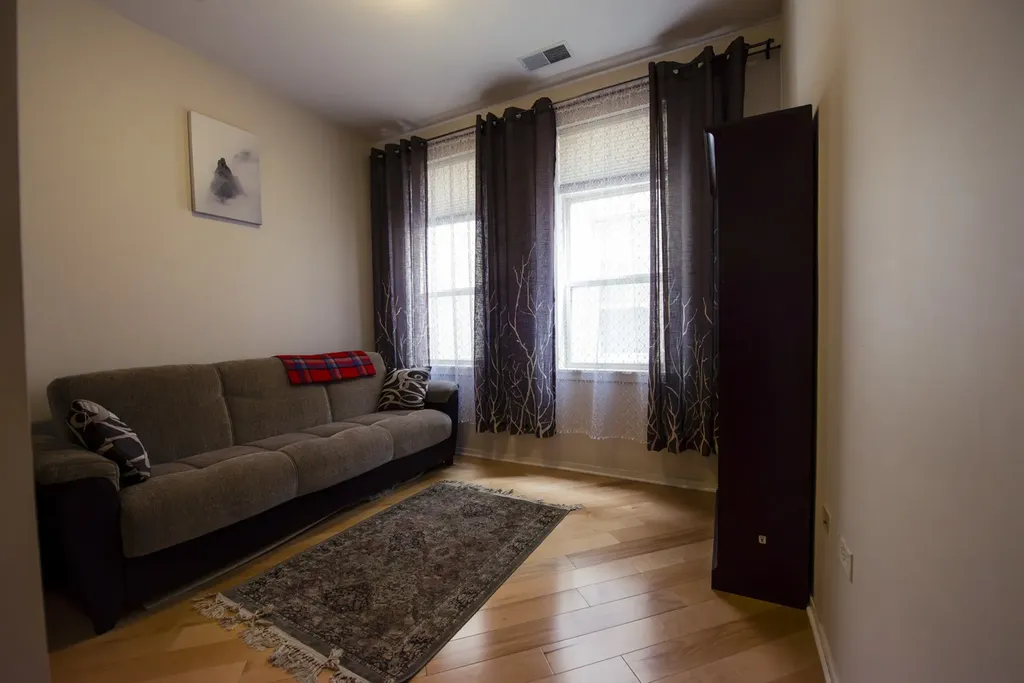 2933 North Clybourn Avenue Chicago IL 60618
