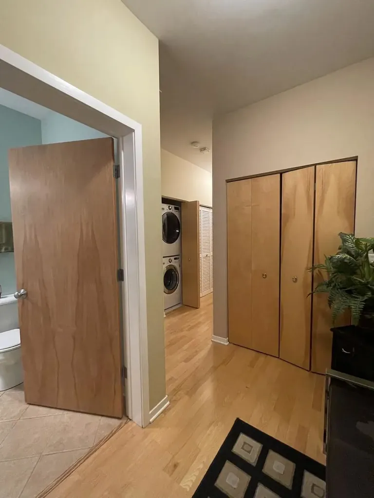 2933 North Clybourn Avenue Chicago IL 60618