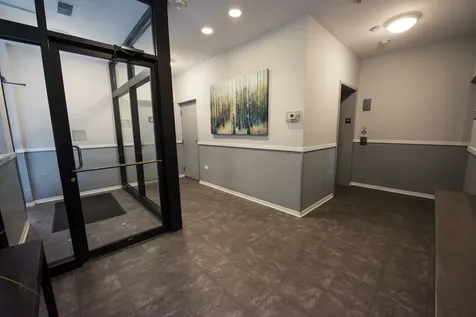 2933 North Clybourn Avenue Chicago IL 60618