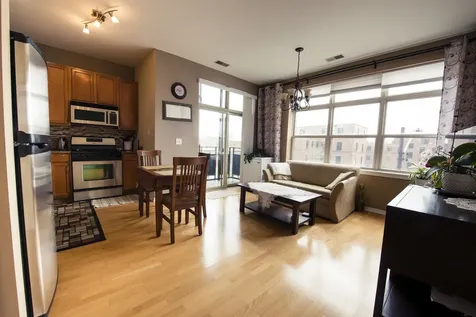 2933 North Clybourn Avenue Chicago IL 60618