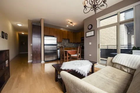 2933 North Clybourn Avenue Chicago IL 60618