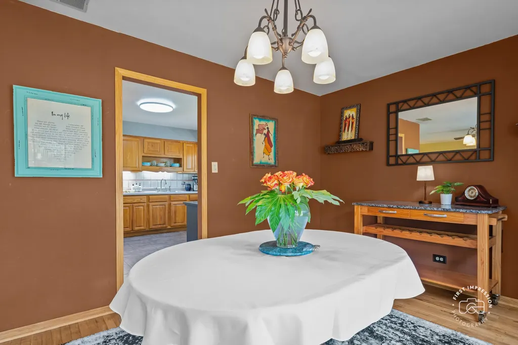 2S545 Lloyd Avenue Lombard IL 60148