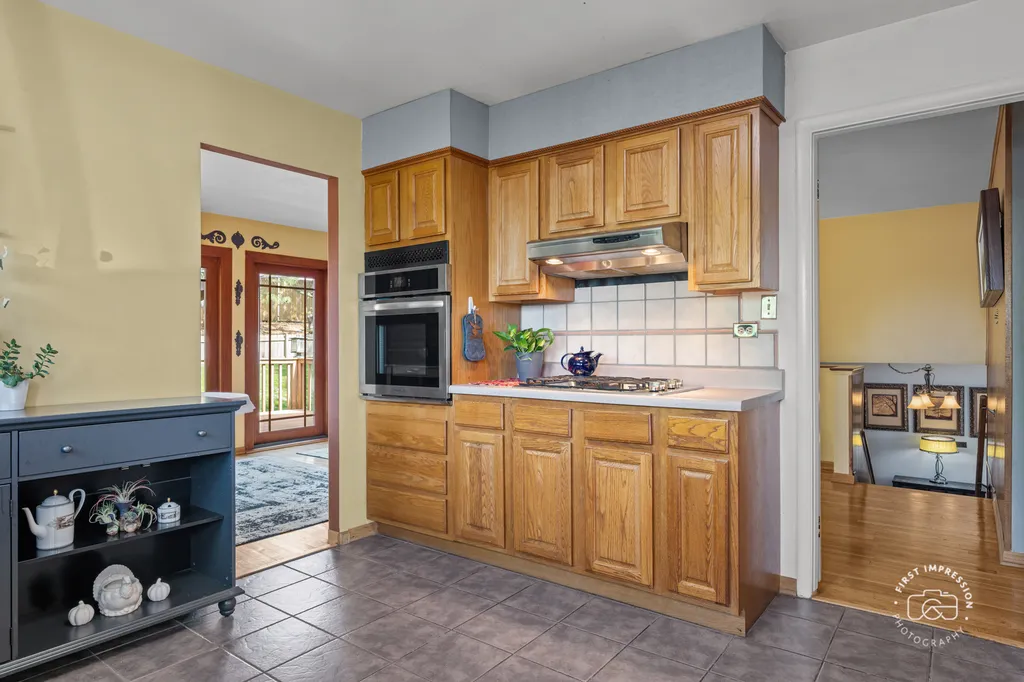2S545 Lloyd Avenue Lombard IL 60148