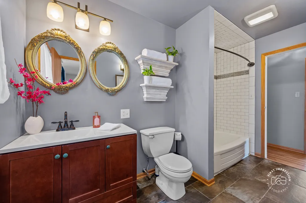 2S545 Lloyd Avenue Lombard IL 60148