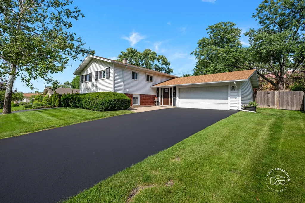 2S545 Lloyd Avenue Lombard IL 60148