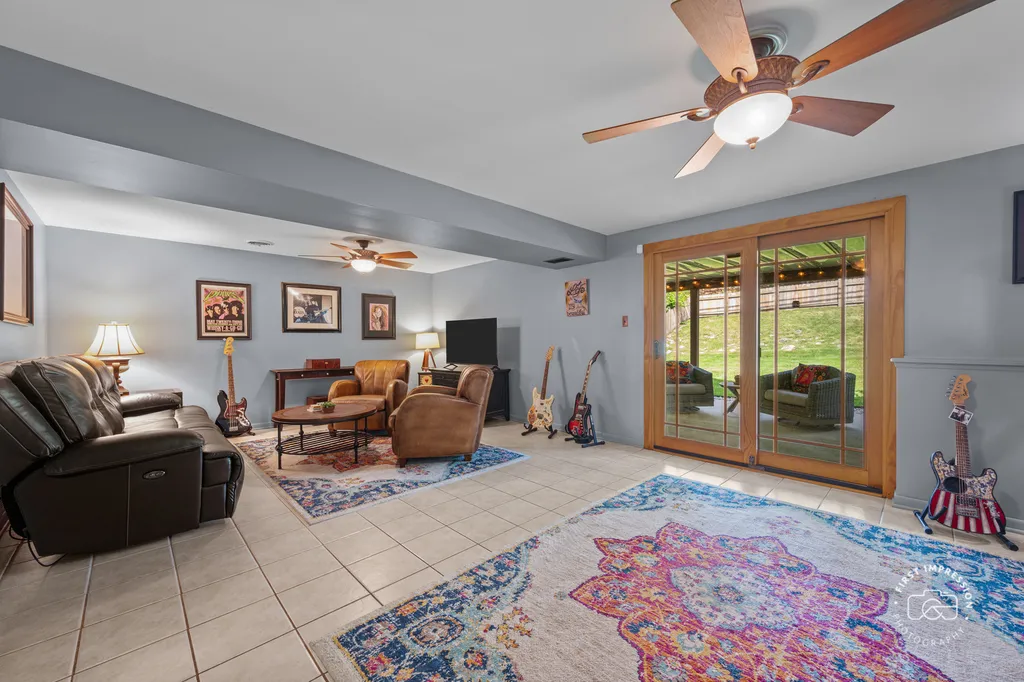 2S545 Lloyd Avenue Lombard IL 60148