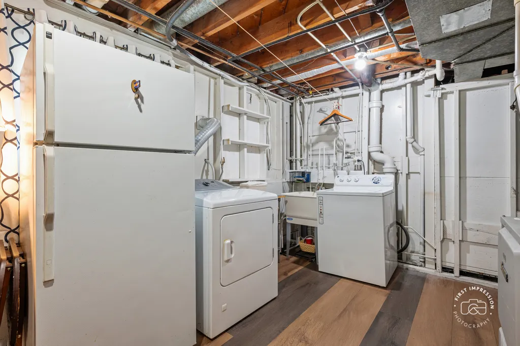 2S545 Lloyd Avenue Lombard IL 60148