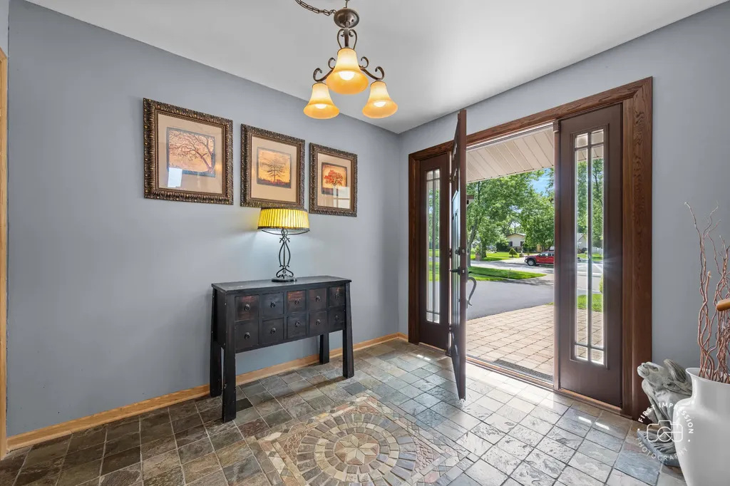 2S545 Lloyd Avenue Lombard IL 60148
