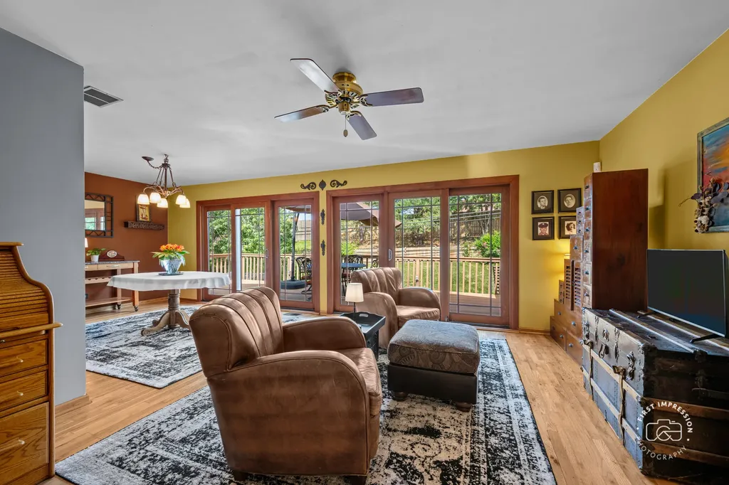 2S545 Lloyd Avenue Lombard IL 60148