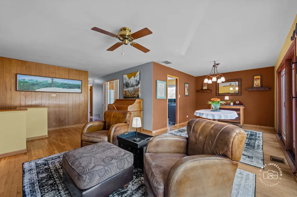 2S545 Lloyd Avenue Lombard IL 60148