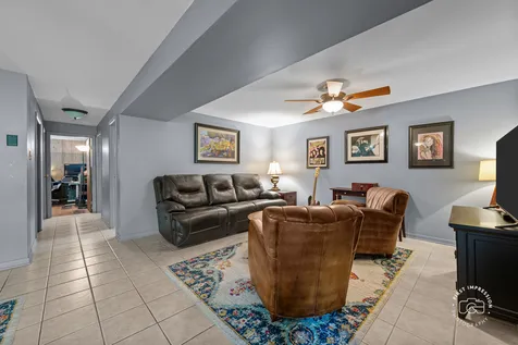 2S545 Lloyd Avenue Lombard IL 60148