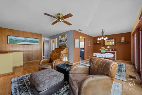2S545 Lloyd Avenue Lombard IL 60148