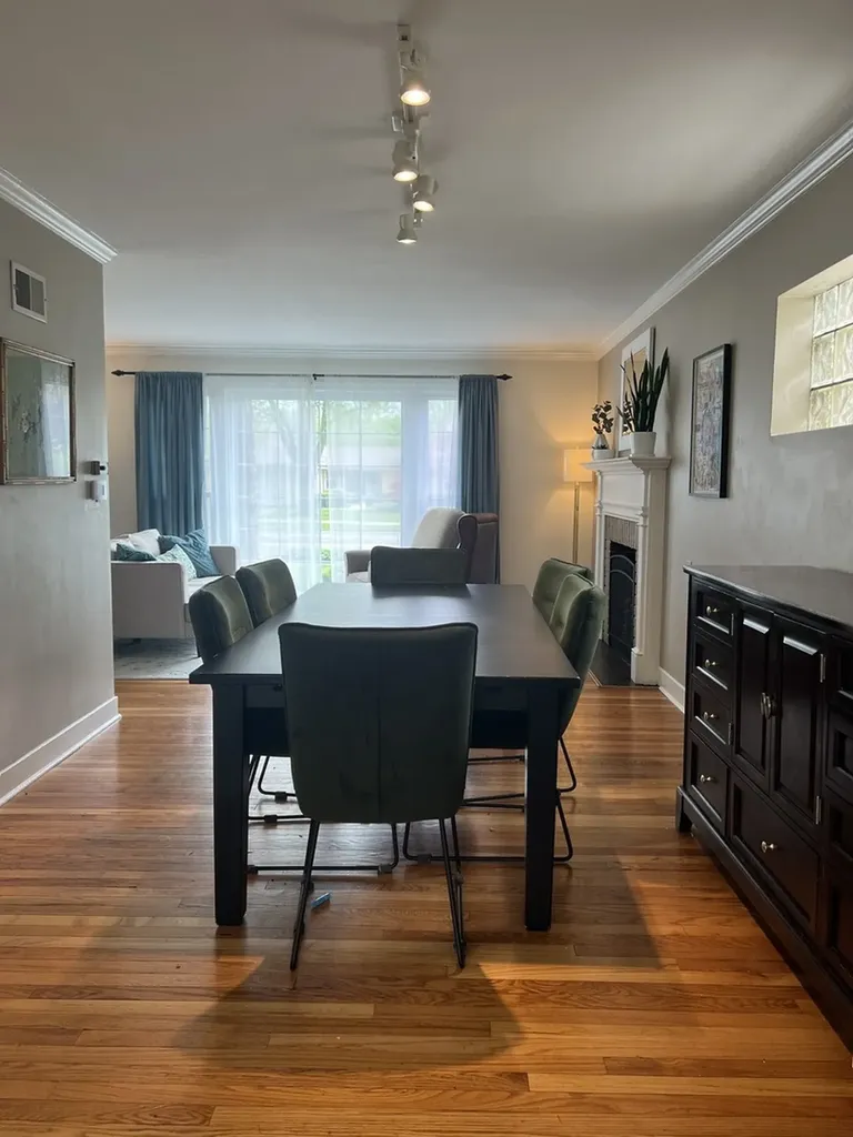 4716 Wolf Road Western Springs IL 60558