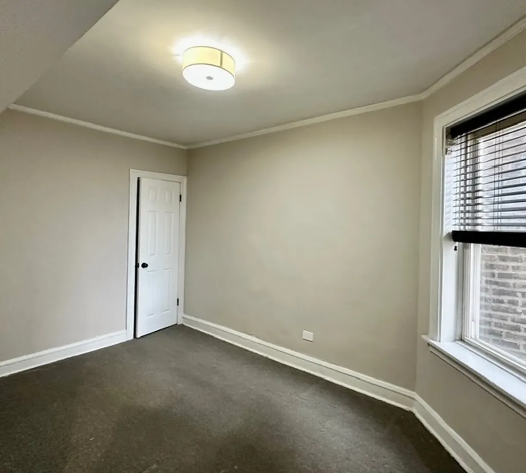 8204 South Exchange Avenue Chicago IL 60617