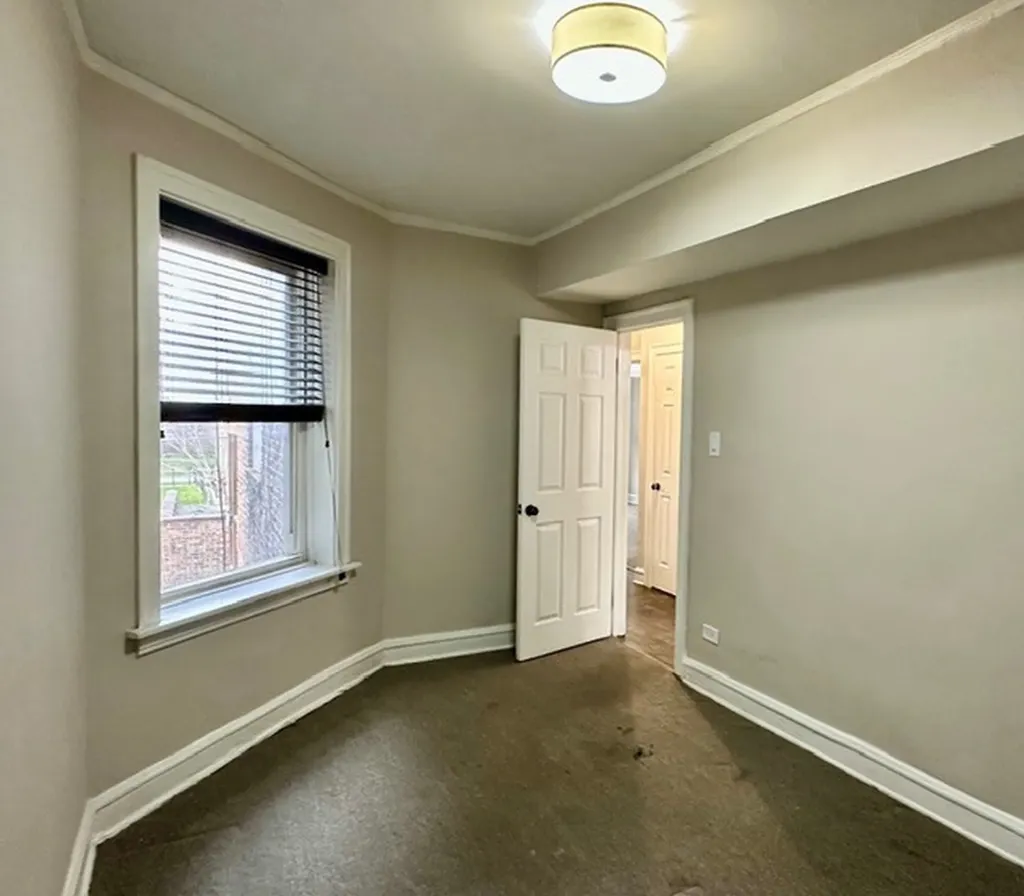 8204 South Exchange Avenue Chicago IL 60617