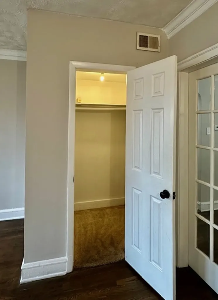 8204 South Exchange Avenue Chicago IL 60617