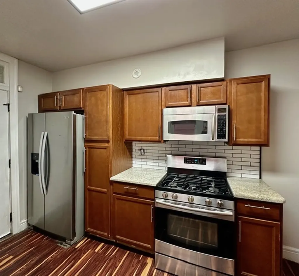 8204 South Exchange Avenue Chicago IL 60617