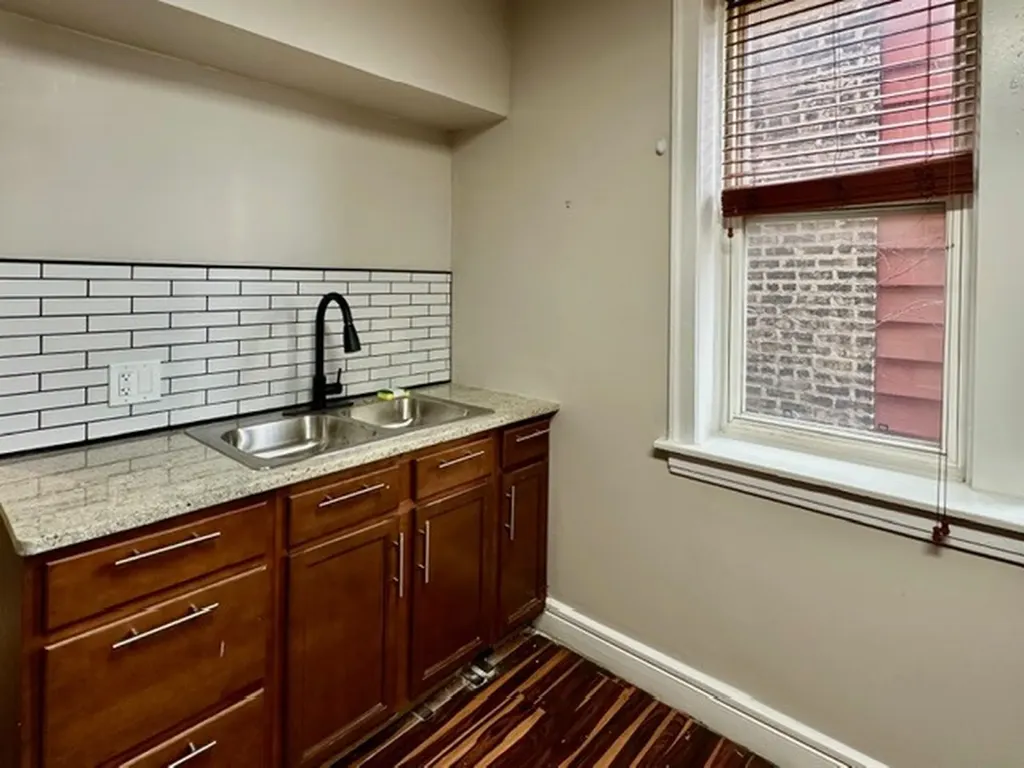 8204 South Exchange Avenue Chicago IL 60617