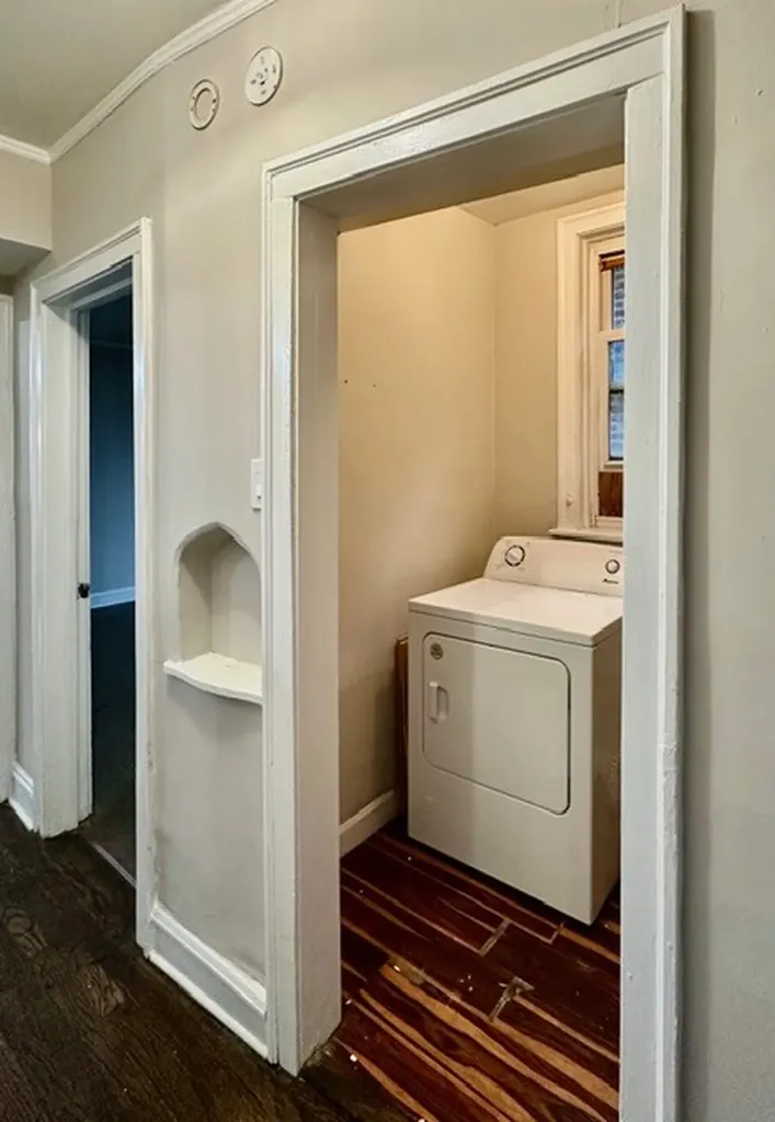 8204 South Exchange Avenue Chicago IL 60617