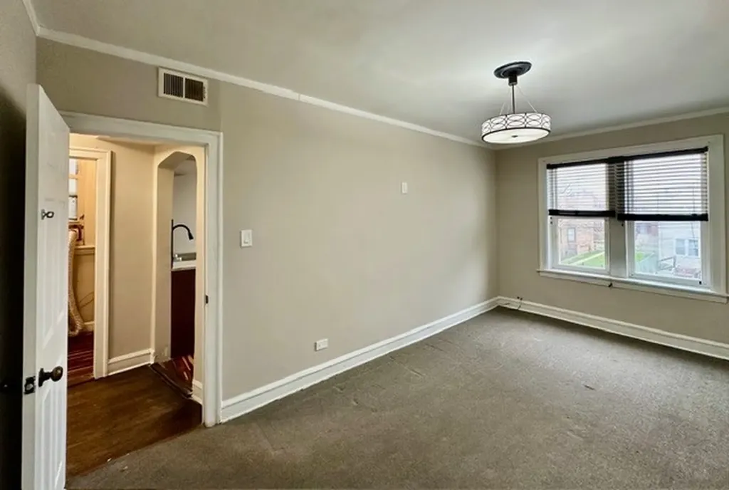 8204 South Exchange Avenue Chicago IL 60617