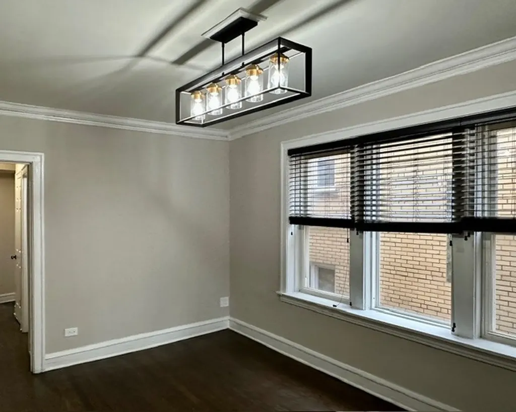 8204 South Exchange Avenue Chicago IL 60617
