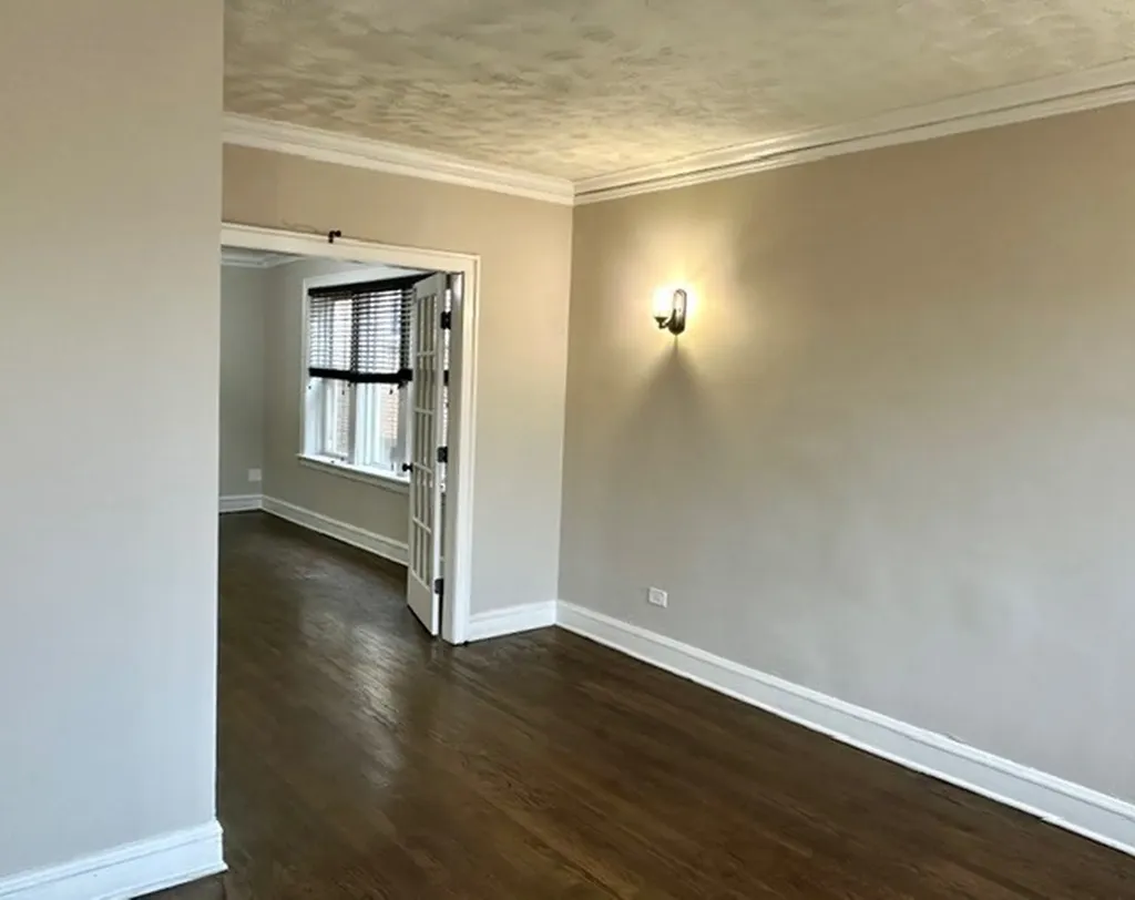 8204 South Exchange Avenue Chicago IL 60617