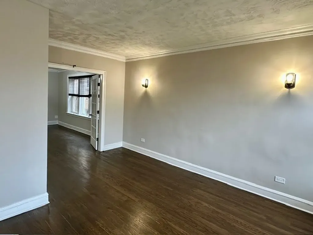 8204 South Exchange Avenue Chicago IL 60617