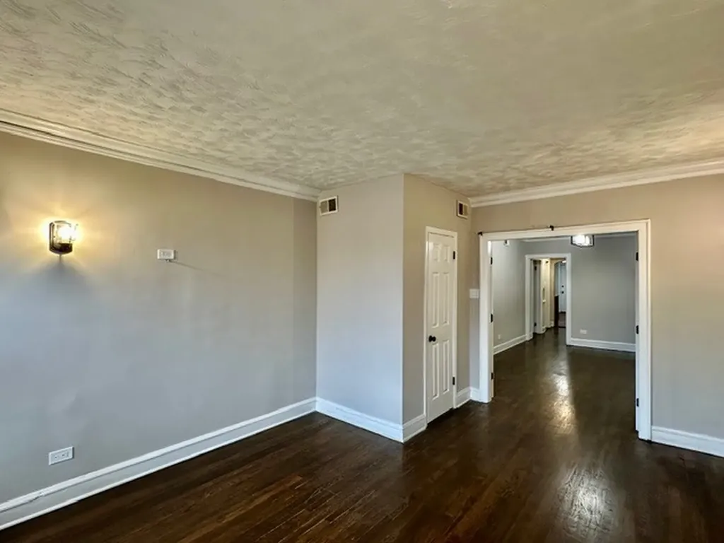 8204 South Exchange Avenue Chicago IL 60617