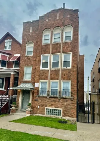 8204 South Exchange Avenue Chicago IL 60617