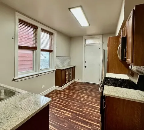 8204 South Exchange Avenue Chicago IL 60617
