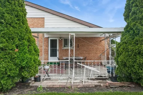 9481 Park Lane Des Plaines IL 60016
