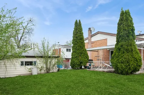 9481 Park Lane Des Plaines IL 60016