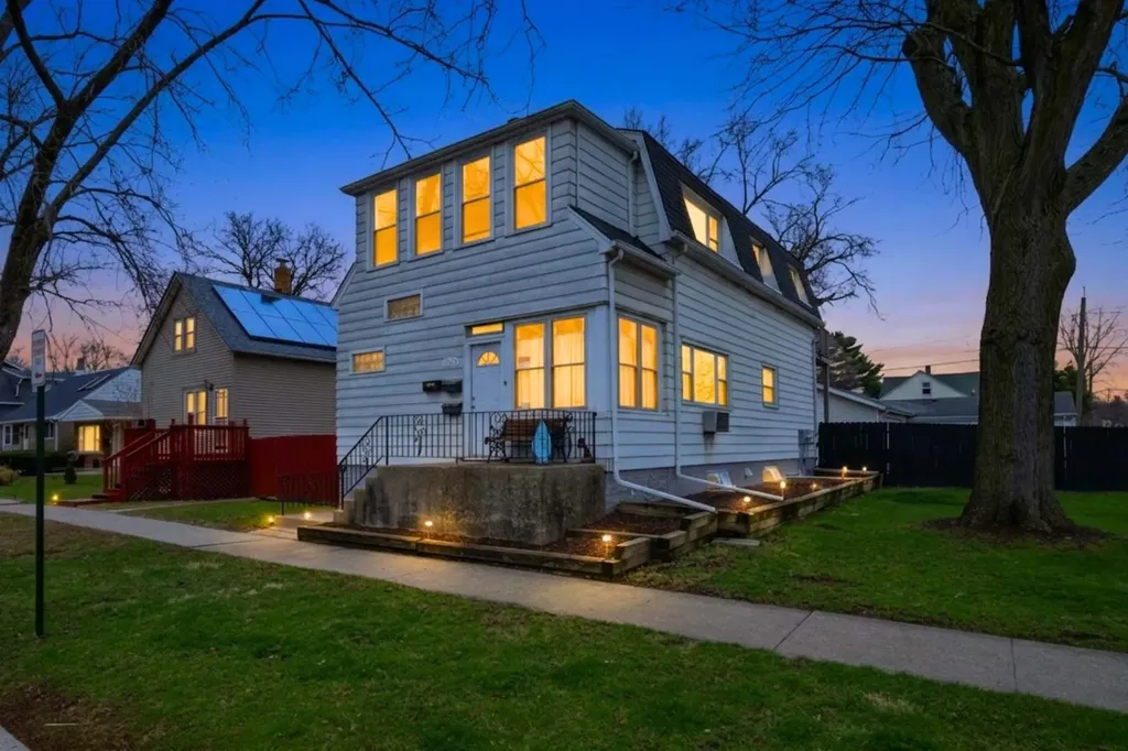 12815 Clinton Street Blue Island IL 60406