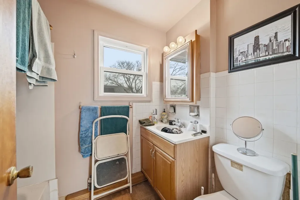 12815 Clinton Street Blue Island IL 60406