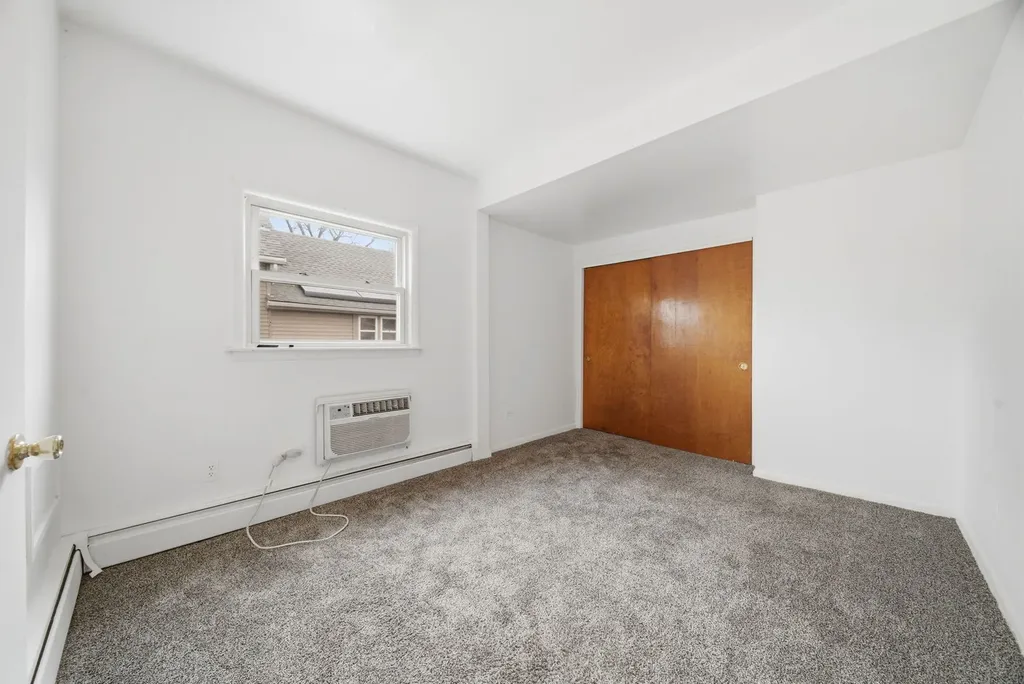 12815 Clinton Street Blue Island IL 60406